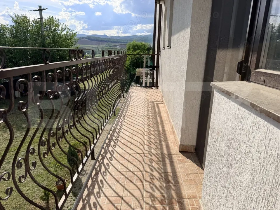 Apartament 3 camere, 60 mp, mobilat si utilat, loc de parcare, zona Cetate