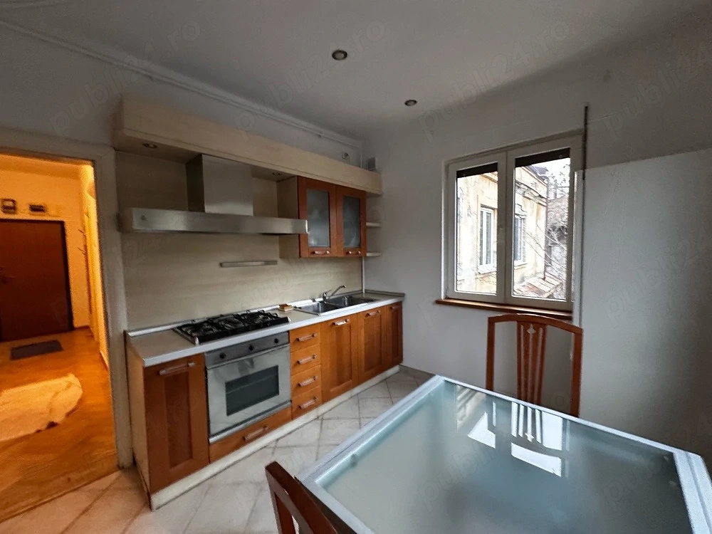 Apartament cu curte in vila ultracentral