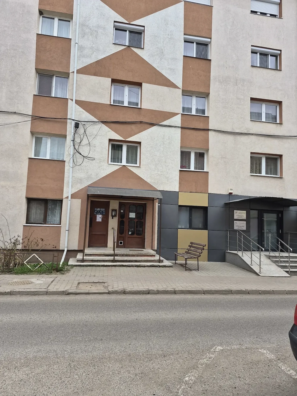 Apartament 3 camere de vânzare 