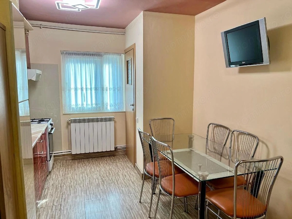 3 camere 70 mp langa Sp.Judetean la parter cu balcon + CENTRALA PROPRIE