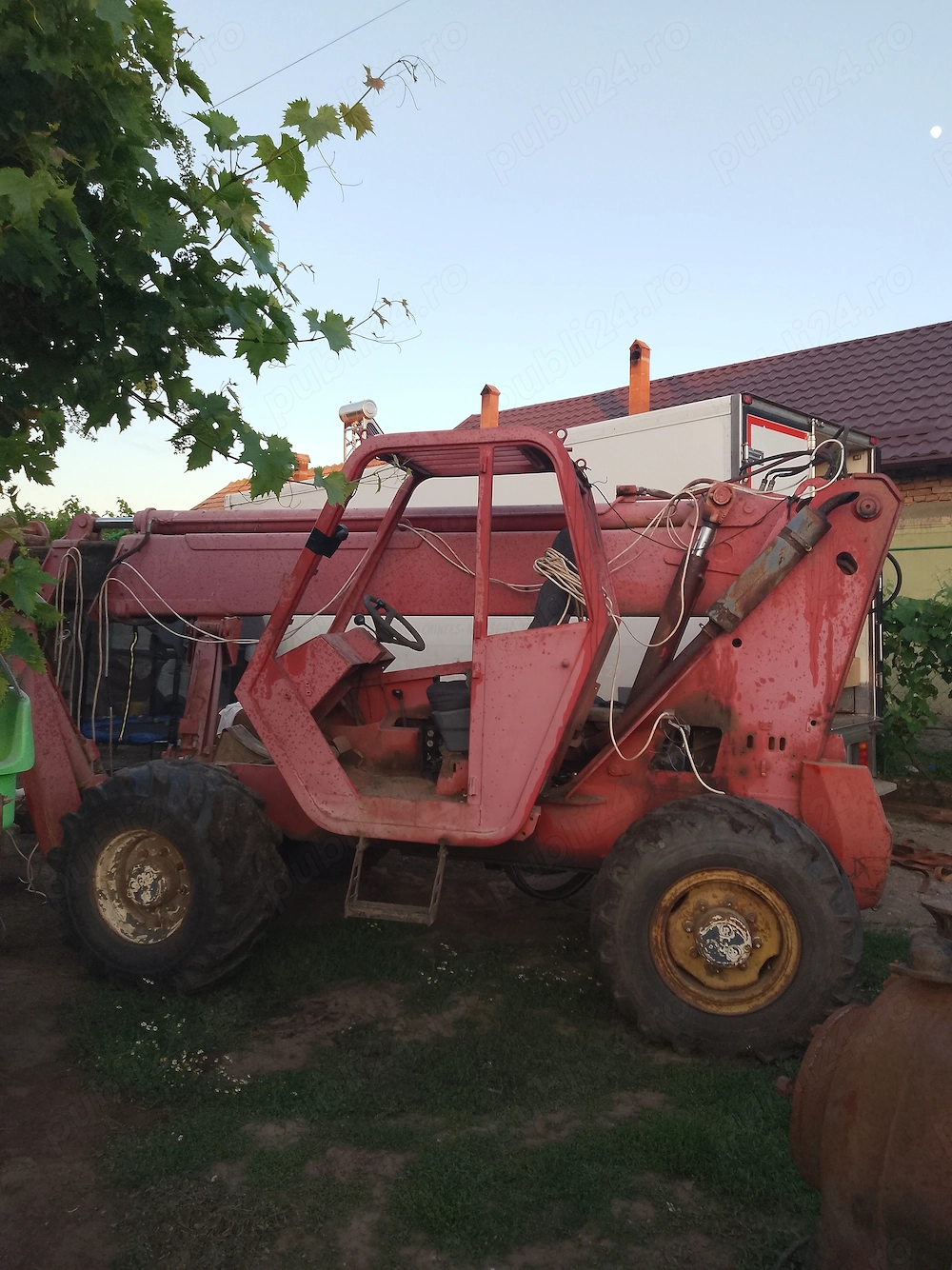 Vând manitou telescopic 