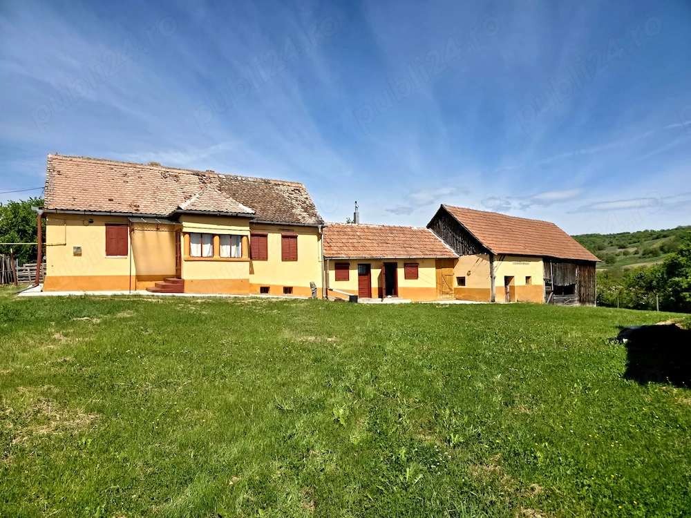 CASĂ DE VÂNZARE  ÎN LOC. ALĂMOR, JUD. SIBIU - Liniște,spațiu cu teren generos,la doar 30km de Sibiu!