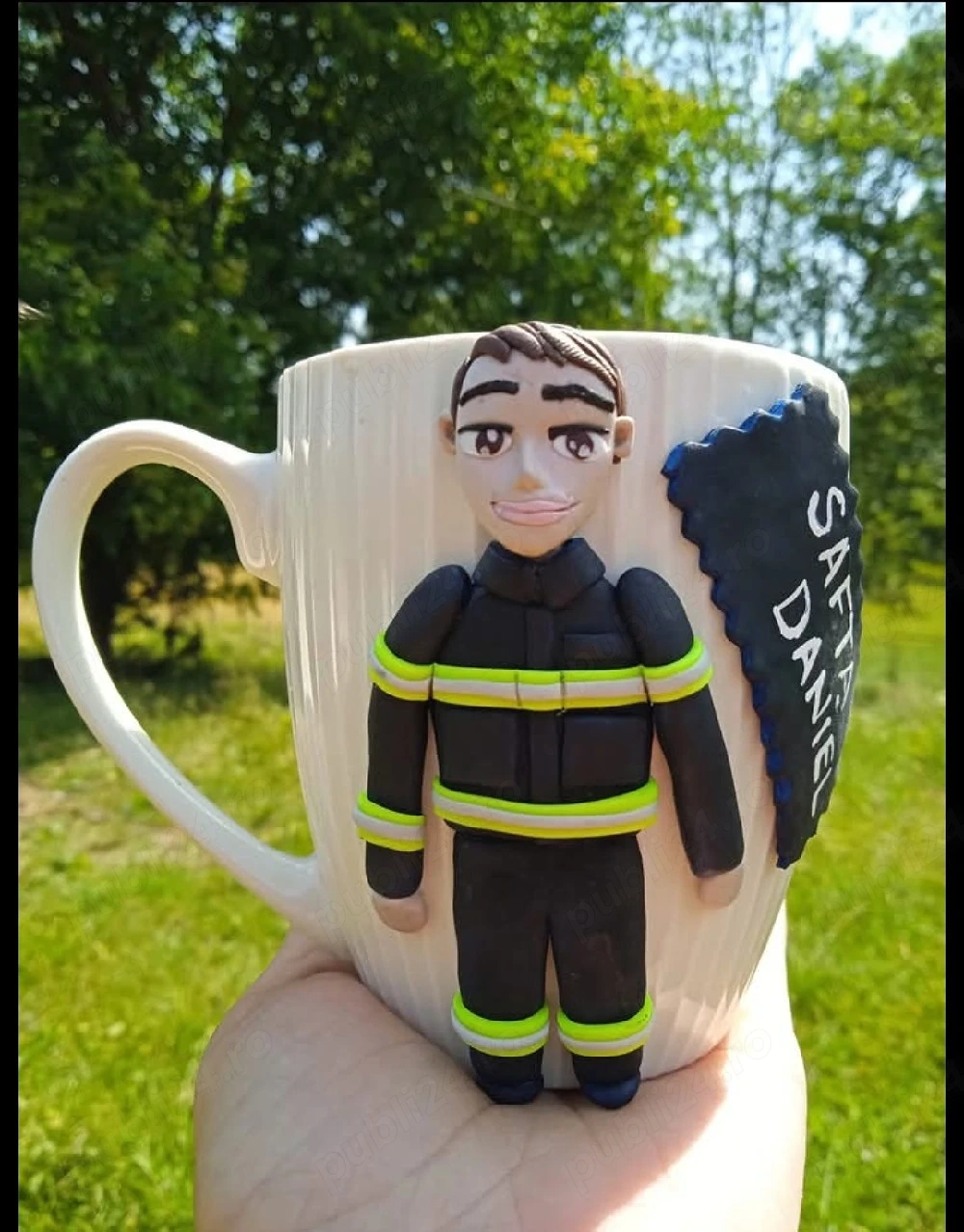 Cana Personalizată cu Pompier din Lut Polimeric - Cadoul Perfect!