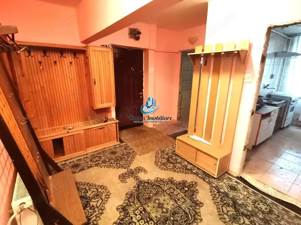 Apartament 3 camere decomandat, sud-est, Zona Scoala 10, Precista