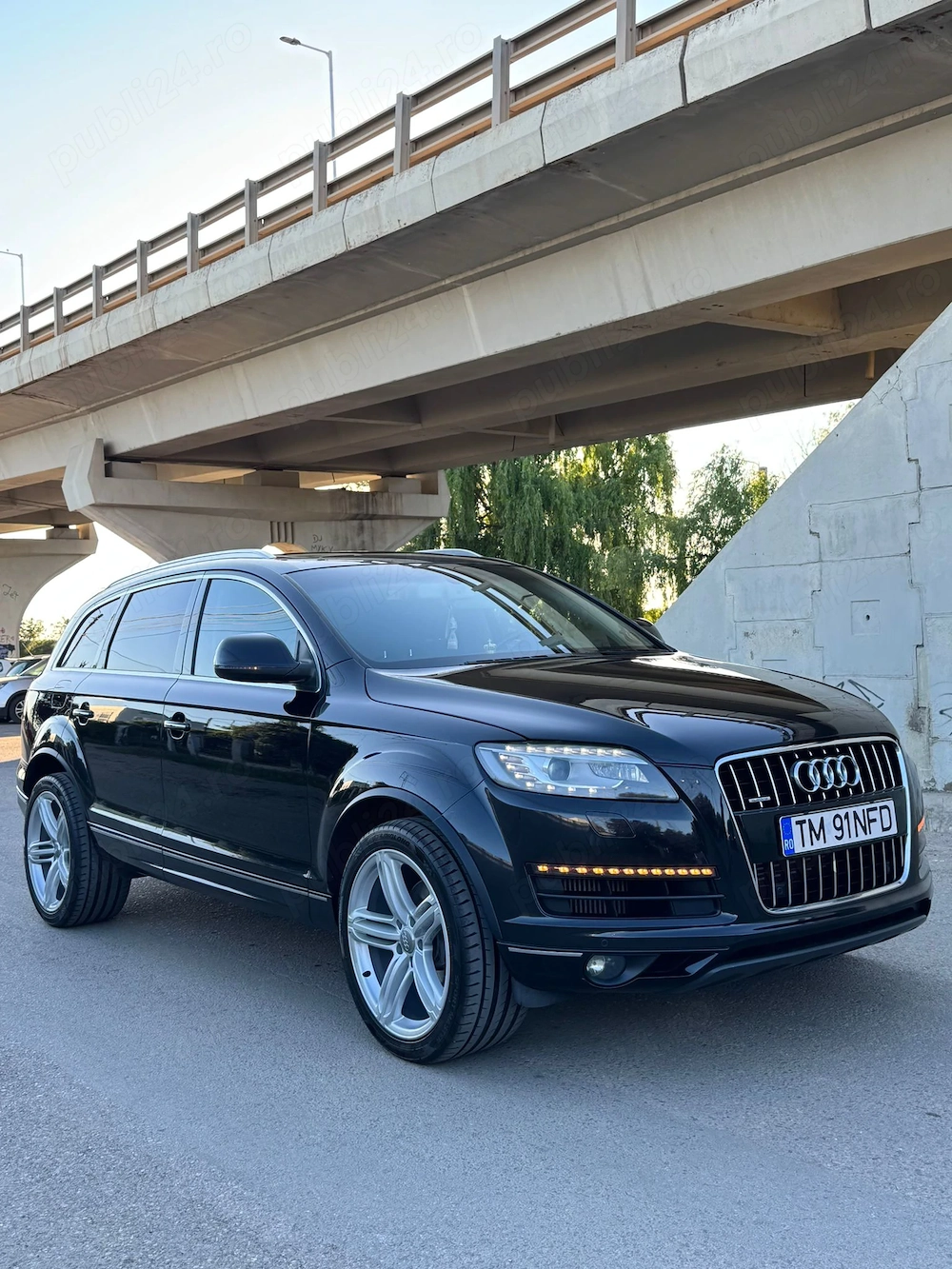 Vând Audi Q7 an 2011