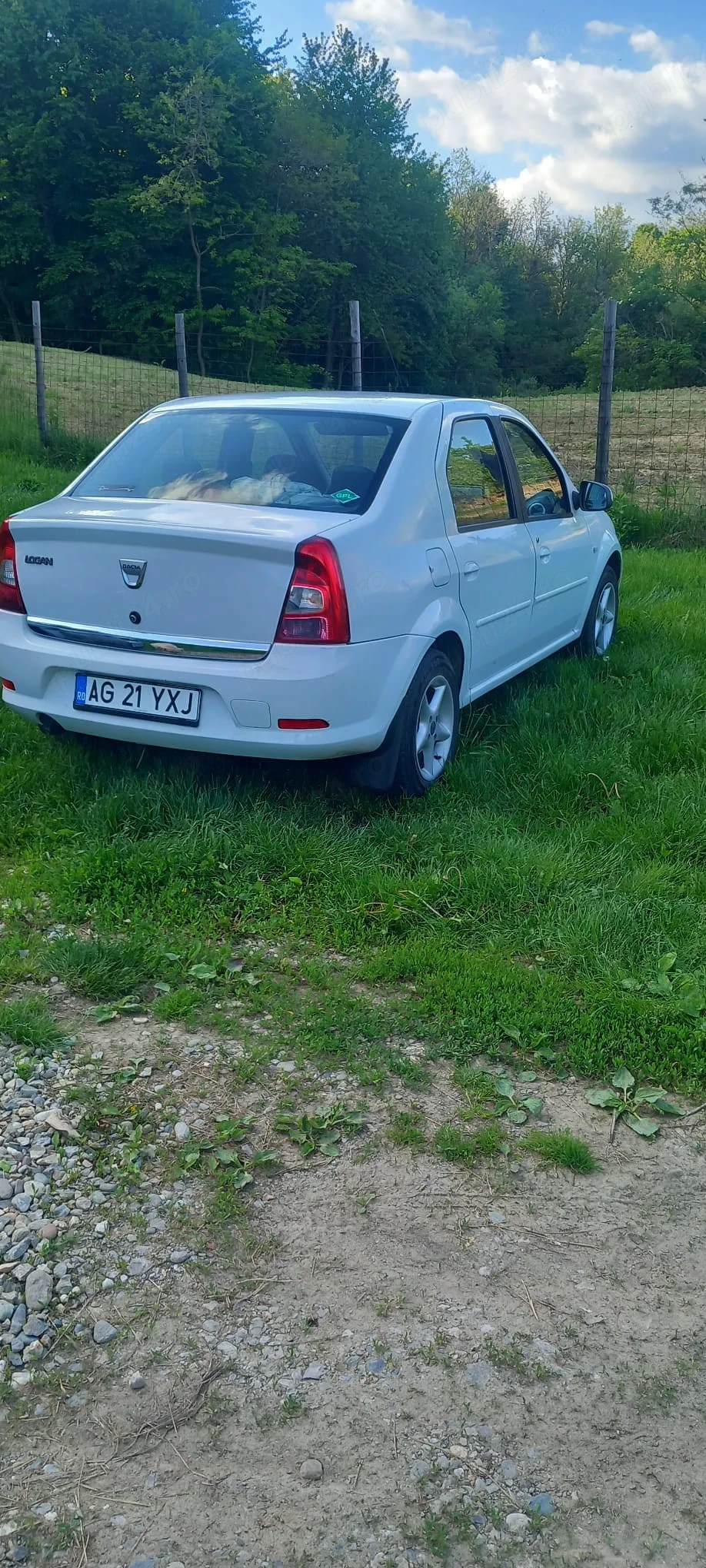 Vând Dacia Logan 