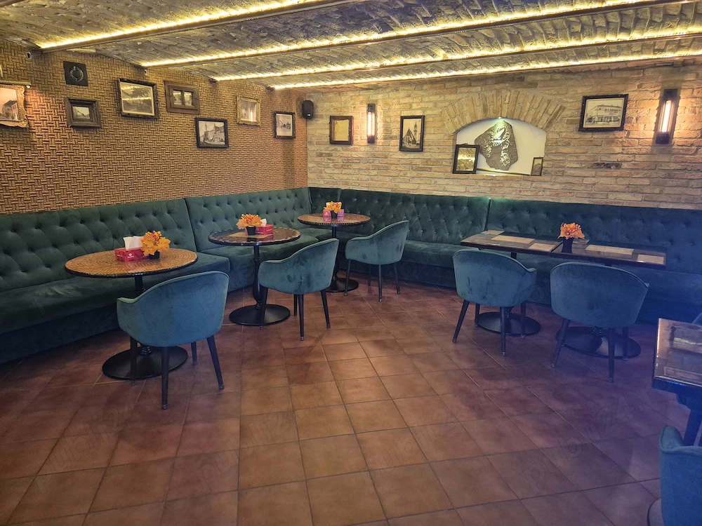 Angajez ospatara  pe pietonal restaurant tapas lemon