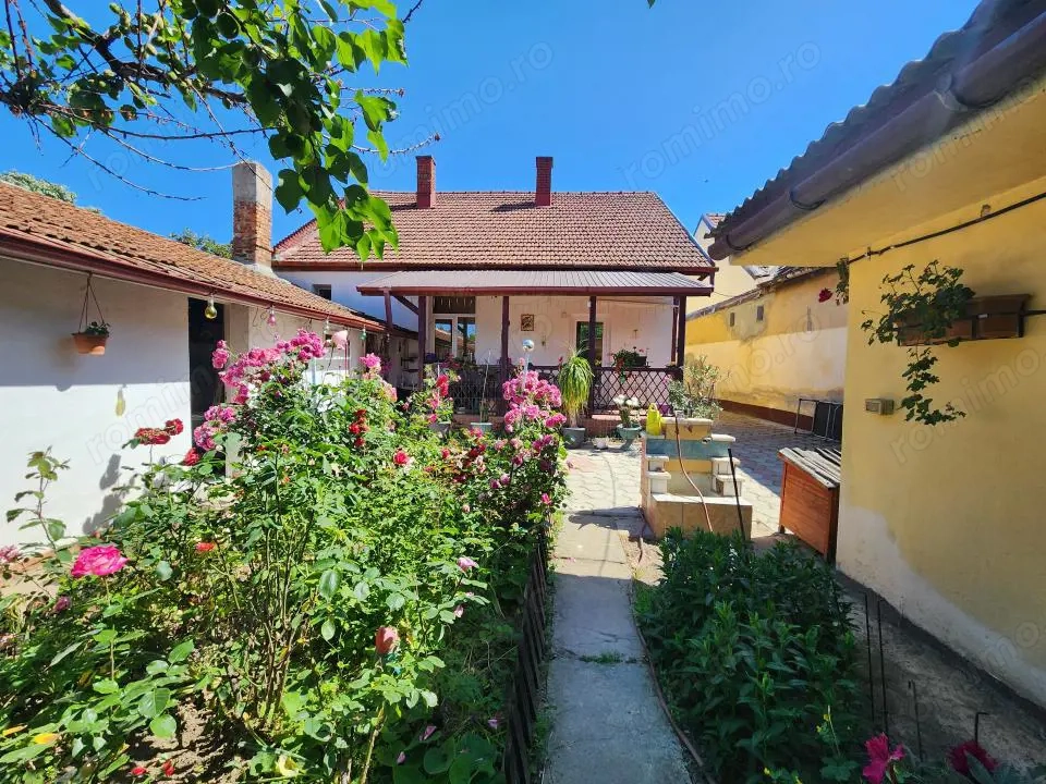 Oferta de vara! Vand casa cu teren generos! 