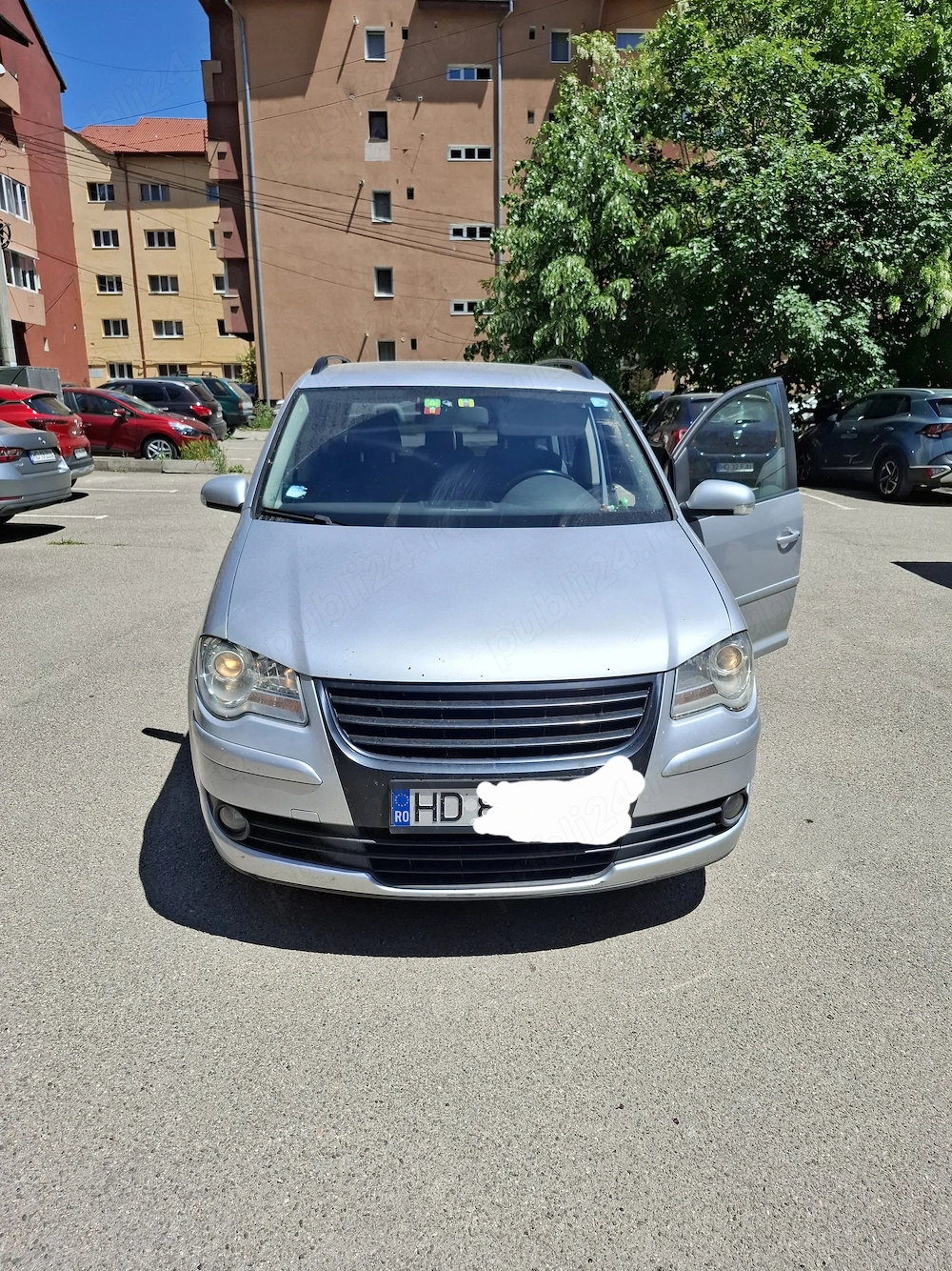 Se vinde wolksvagen touran,an 2007,motor 2000 tdi,6 trepte,140cp,masina functioneaza bine se deplase