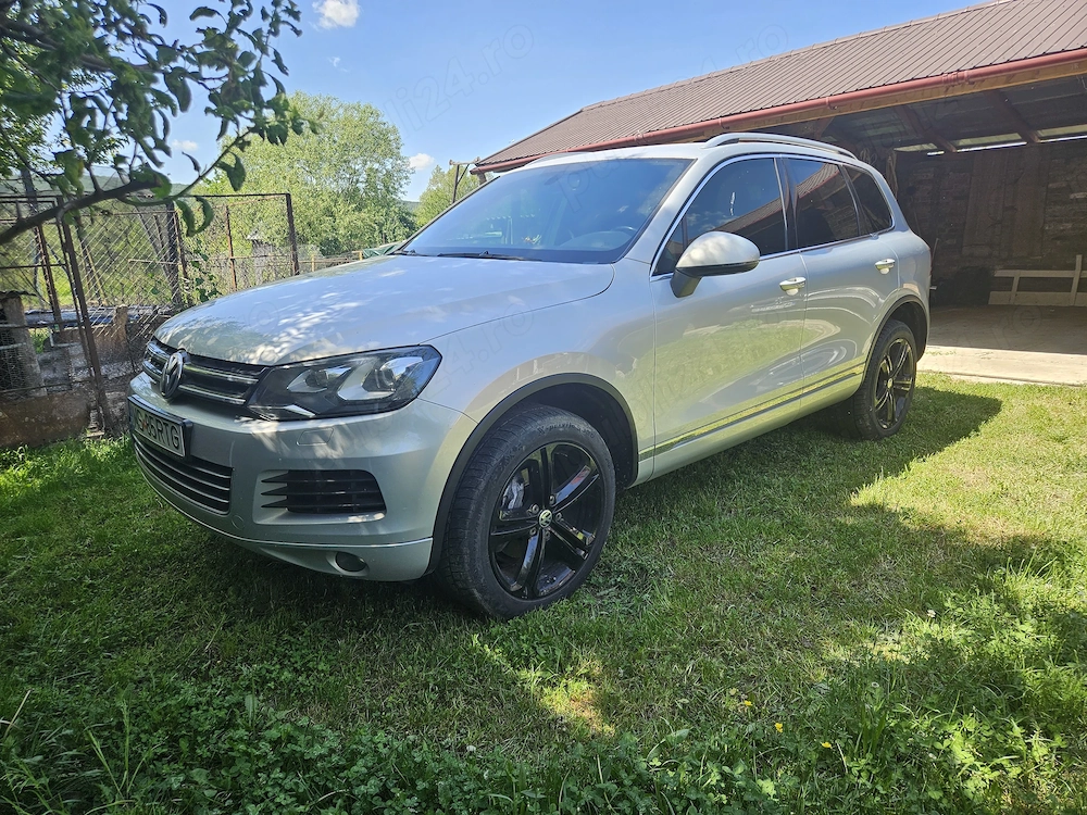 Volkswagen Touareg   Eleganță, Putere și Confort Premium 