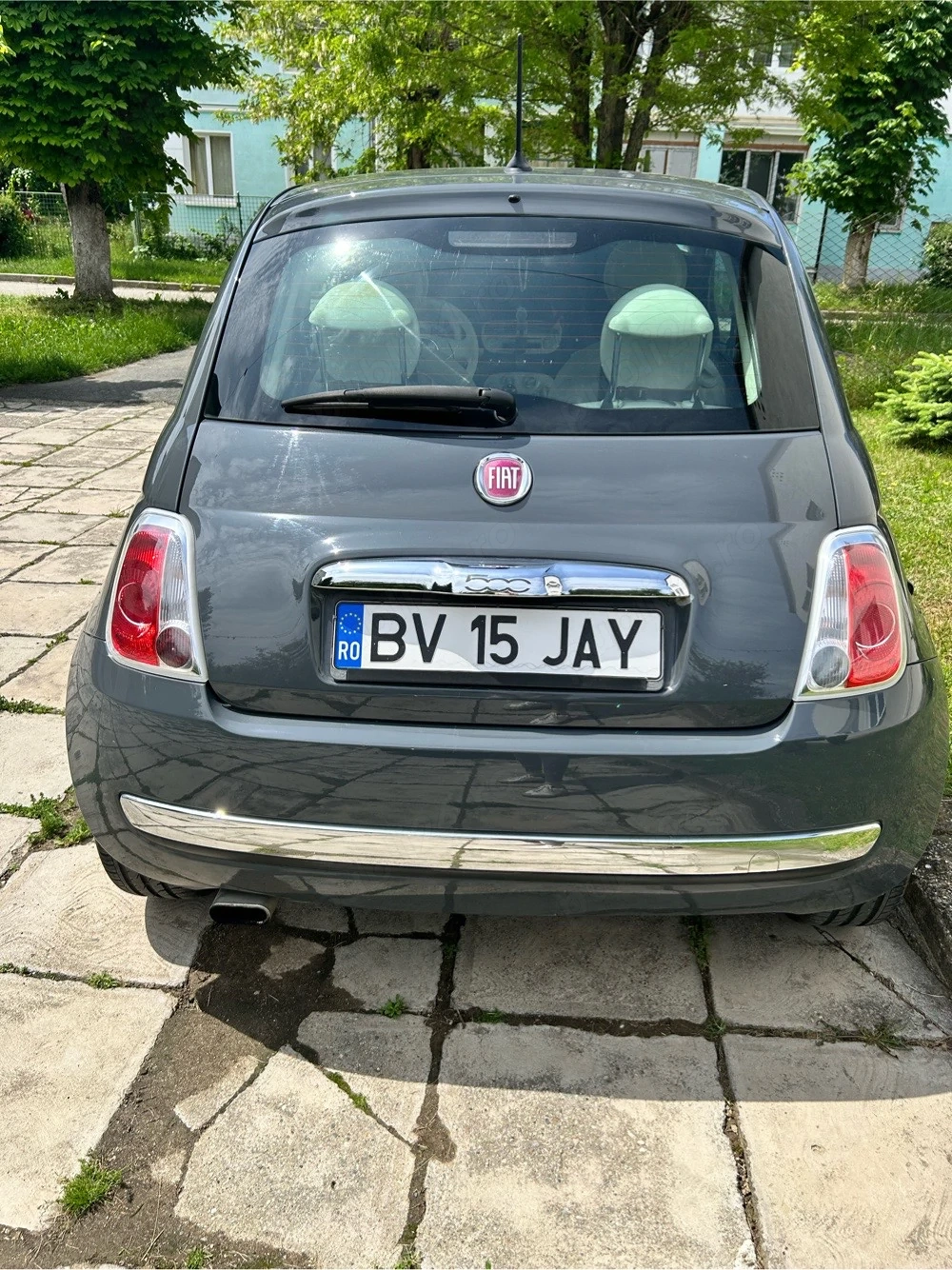 Vând Fiat 500, model 2013   o mașină mică, cochetă și cu personalitate.