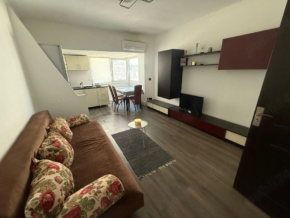 închiriez apartament 