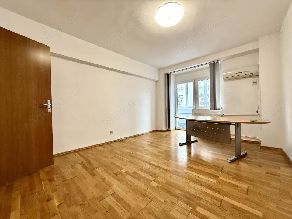 Apartament / Birou 3 camere decomandat, 95 mp, 2 bai + 2 balcoane | Decebal