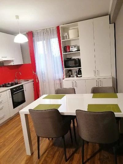 Apartament de închiriat!