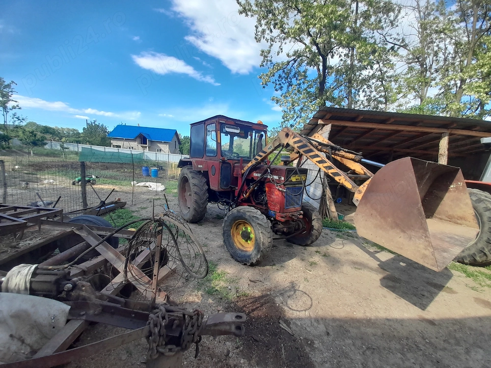 Vând tractor romanesc U651 cu încărcător frontal 