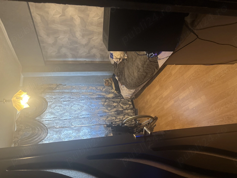 Vând apartament cu 4 camere