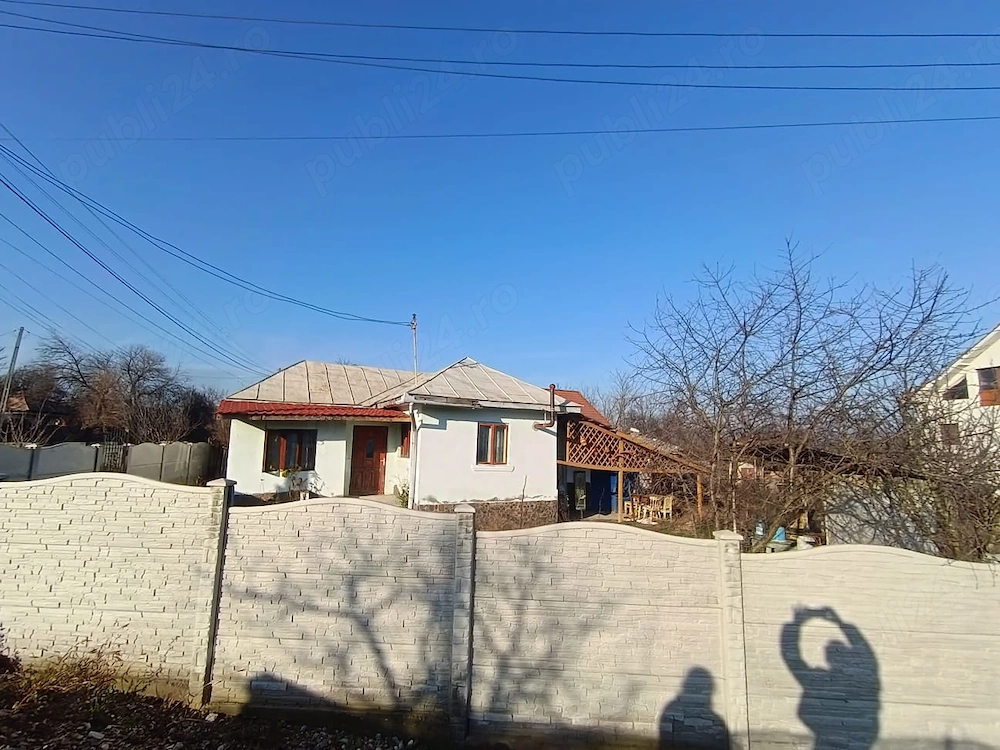 Vand casa cu 3 camere