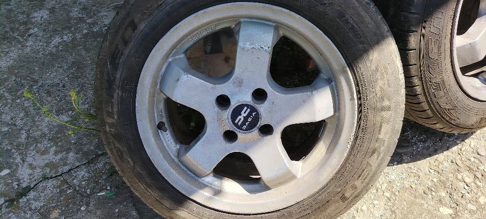 Vând jante aluminiu R15