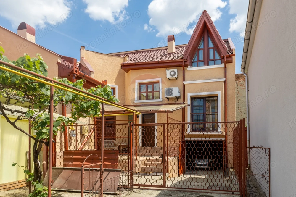 Casă cu 3 camere de vânzare în zona Intim- Str. Andrei Saguna