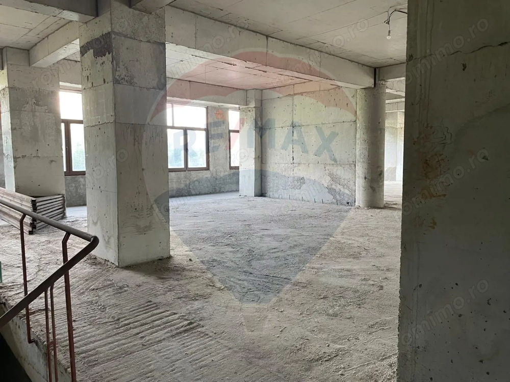 Spațiu comercial de 675mp de vânzare în zona Dudesti