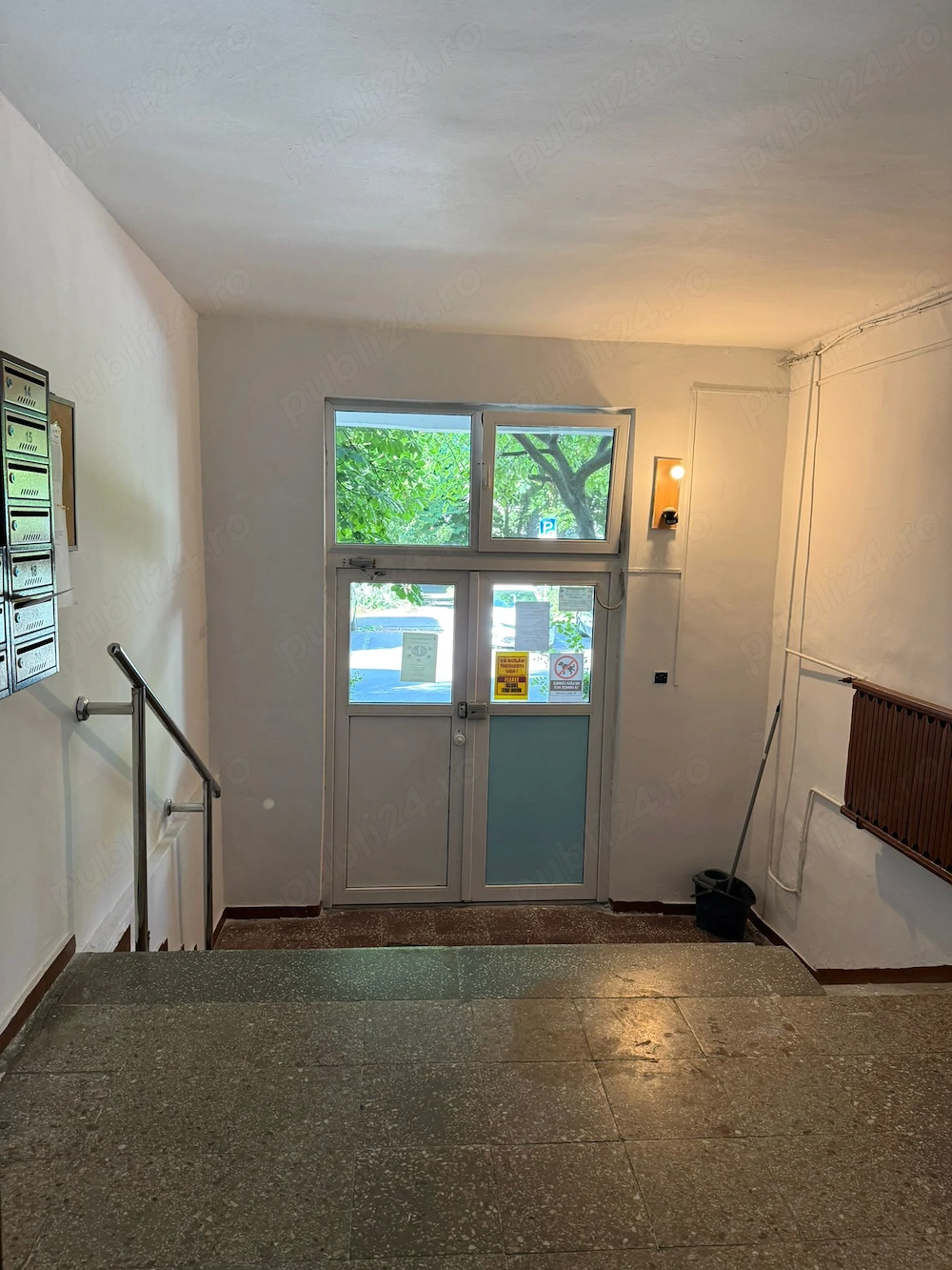 Închiriez apartament cu 2 camere în spate la Jurnalul Bihorean