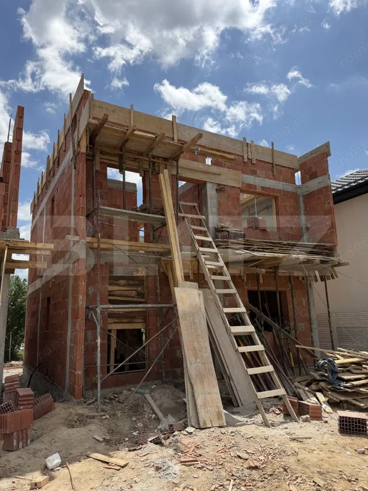 Casa P+1, 3 dormitoare, 105 mp, 200 mp teren, toate utilitatile, Damila