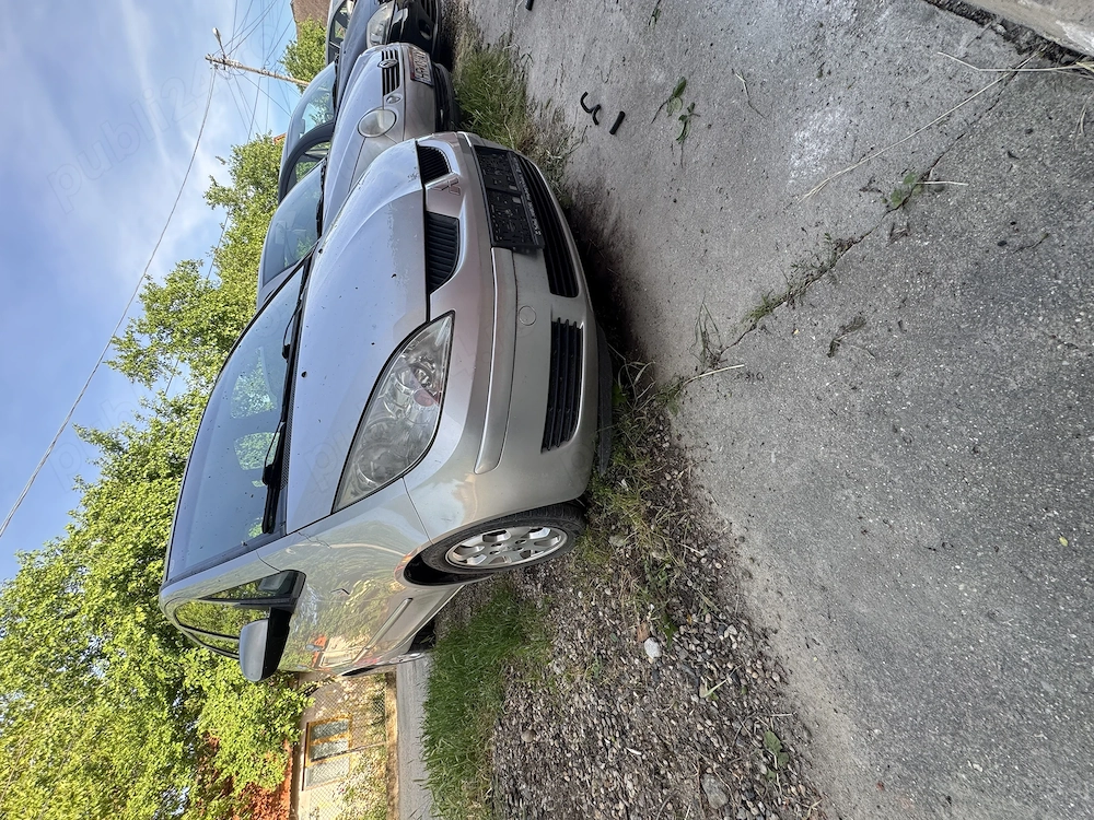 Dezmembrez Mitsubishi colt 1.3mpi 2005