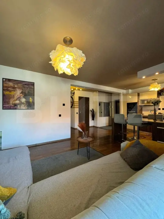 Apartament 3 camere, 77 mp, 2 băi, etaj 1, parcare, Sub Cetate