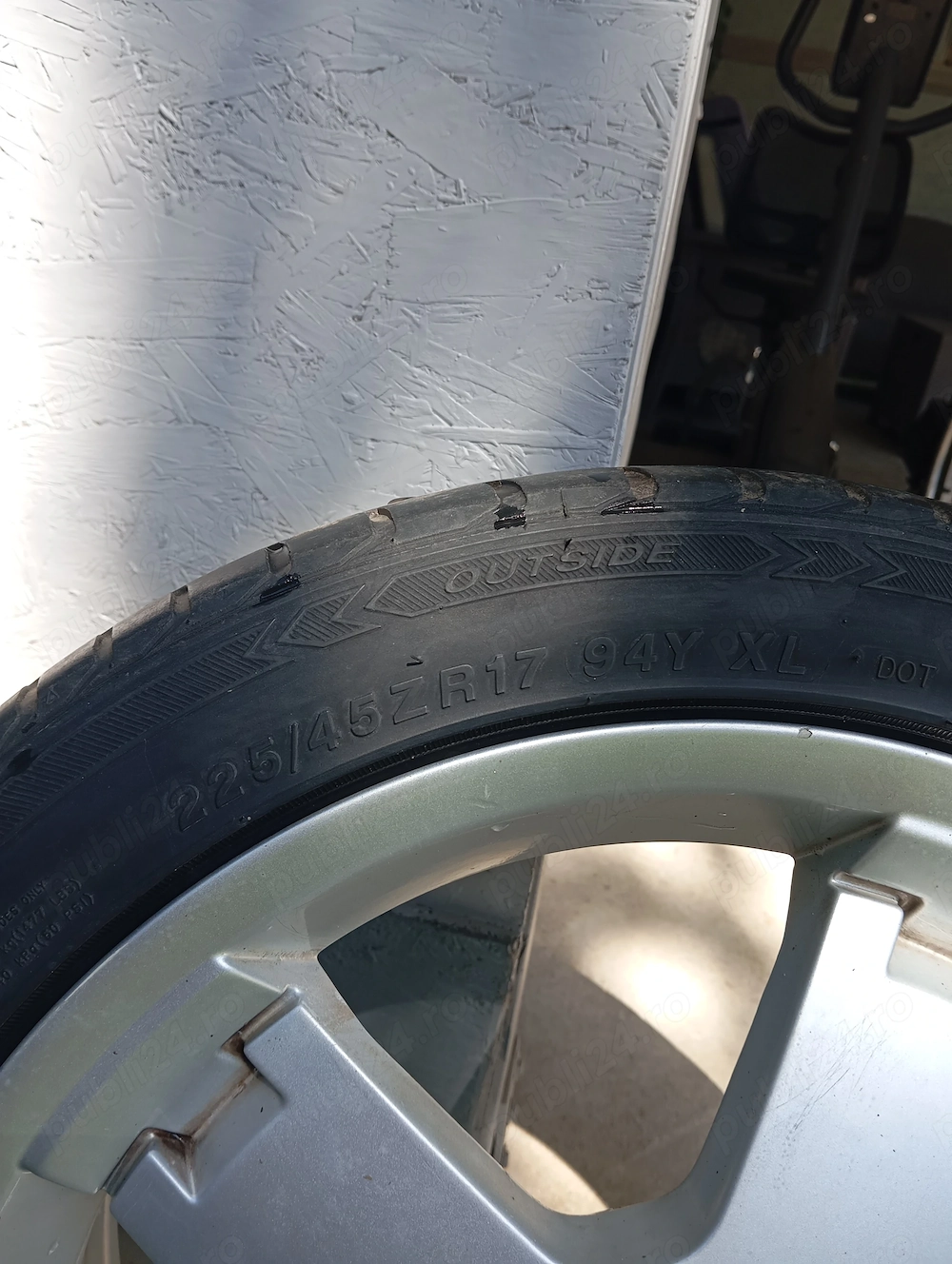 Vind jante aliaj 17 cu anvelope vara 225/45/17 stare buna
