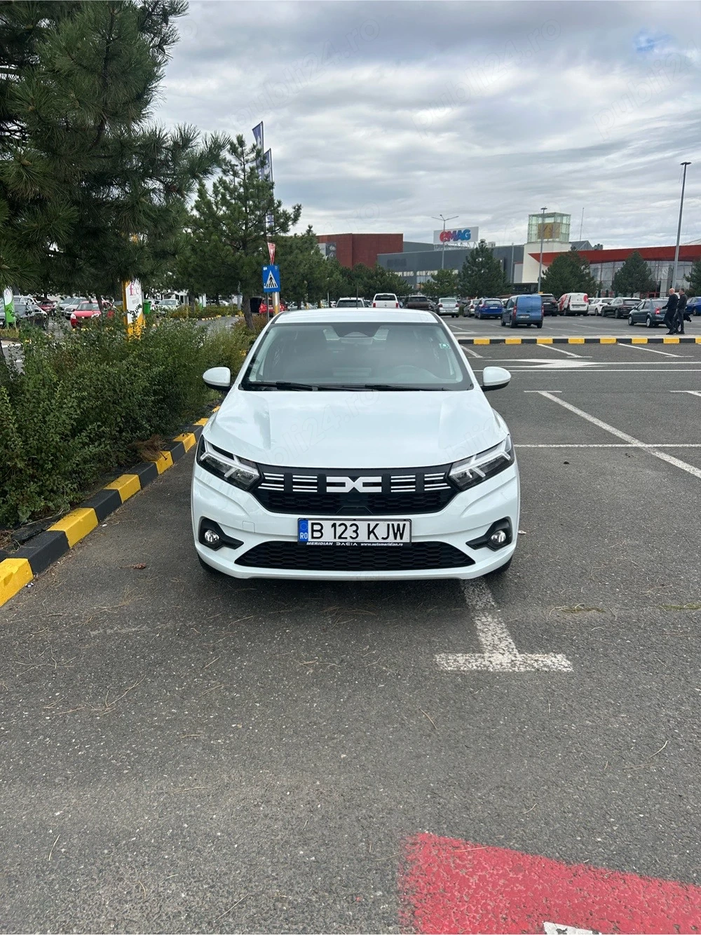 vand logan 3, benzina 90 cai, an 2025