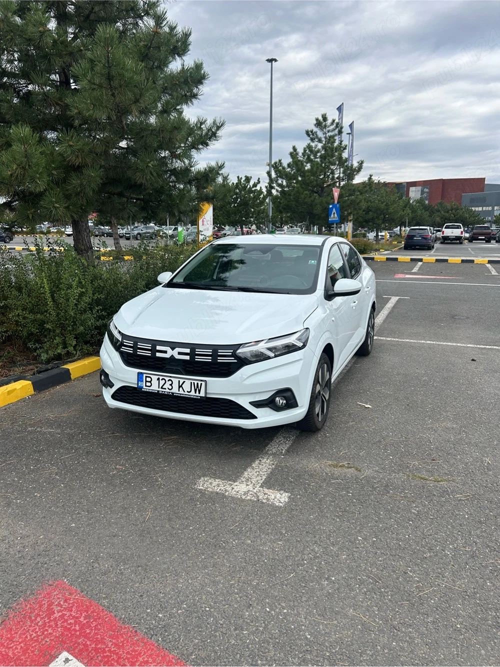 vand logan 3, benzina 90 cai, an 2025