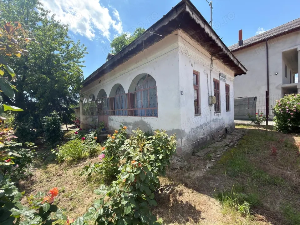 Casă renovabilă de vânzare – Balș, teren generos 1110 mp, deschidere 23 m