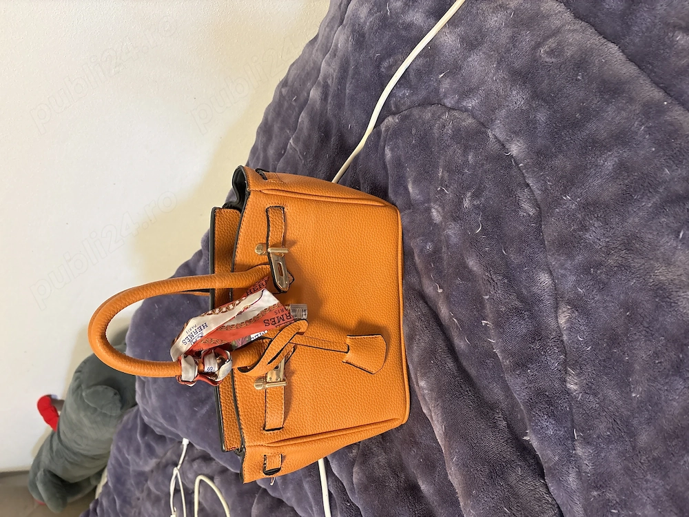 Geanta de mâna cu accesorii 