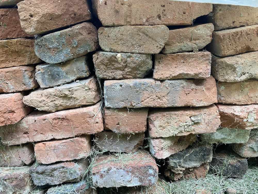 Donez caramida rezultata din demolari