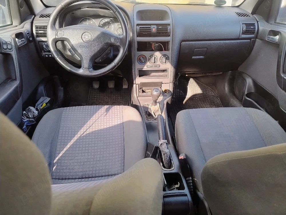 Dezmembrez Opel 