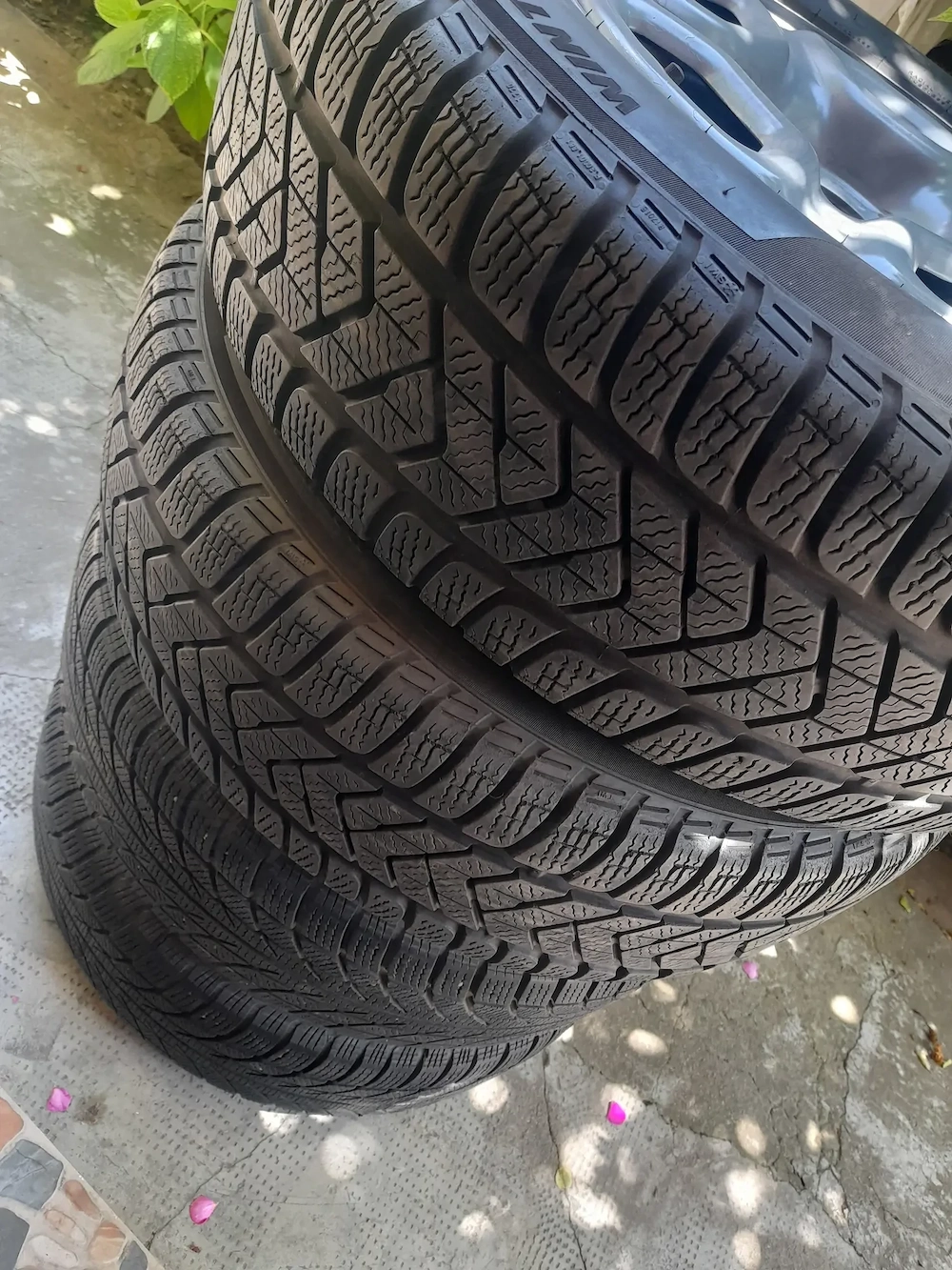 215 65 16 Pirelli-Duster