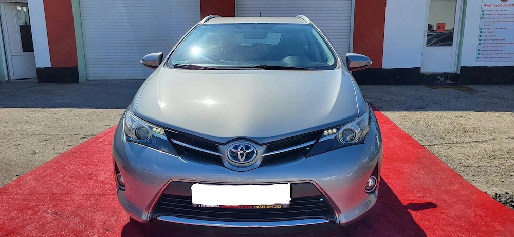 Toyota auris combi hybrid 