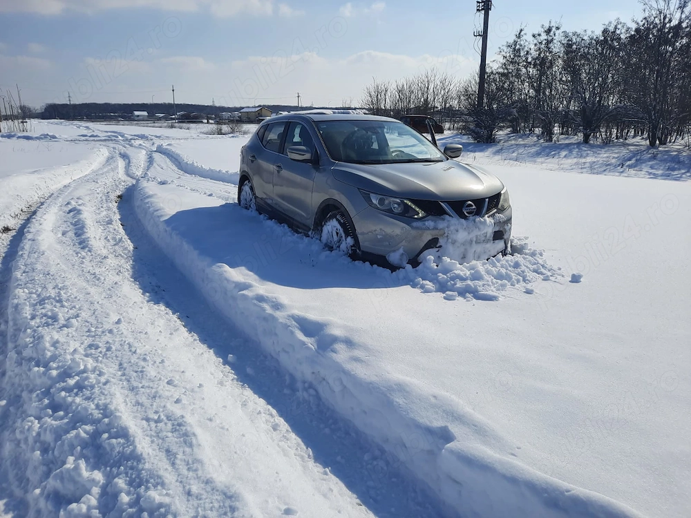  Nissan Qasqai 1.6 diesel 130cp 4x4 dublu clima foarte bine intretinuta revizii la zi merita vazuta