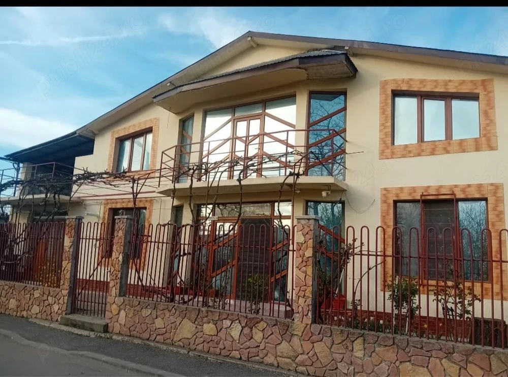 Casă de vânzare P+M cu garaj   Călărași