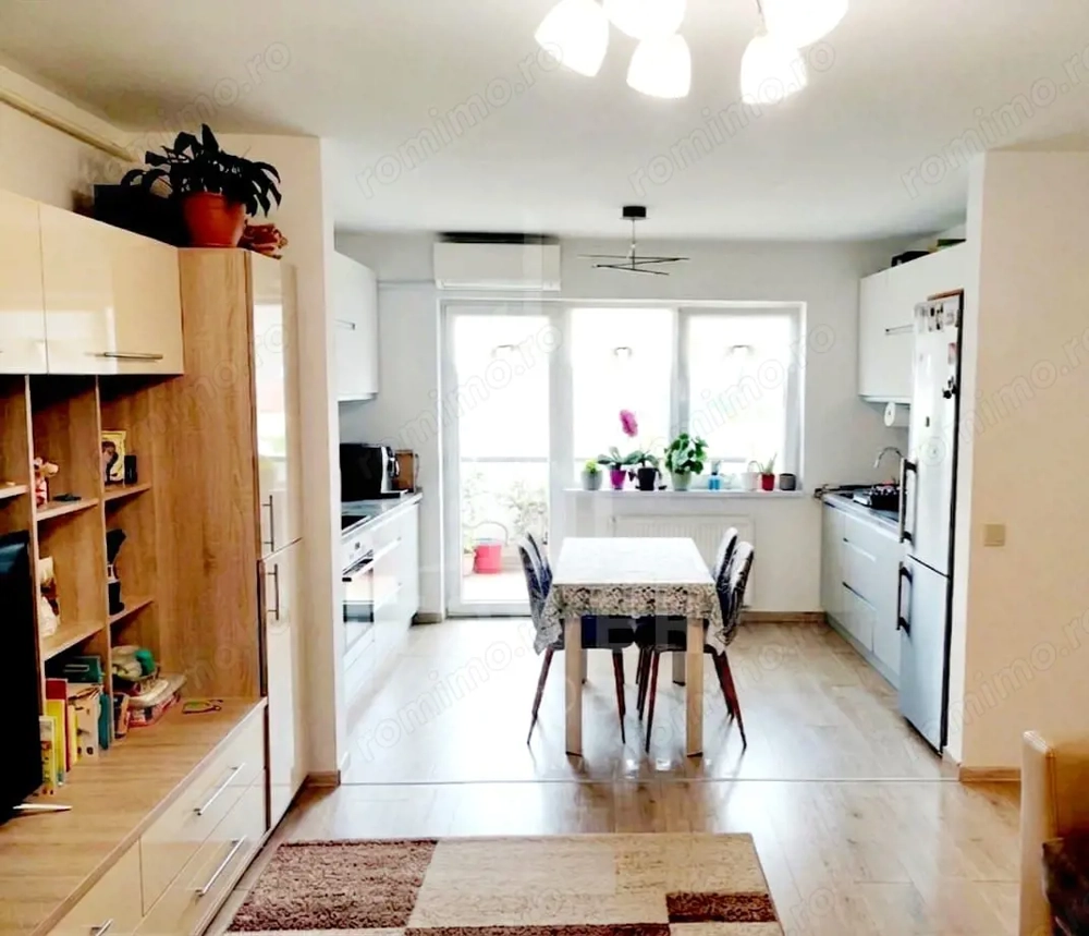 Apartament cu 3 camere de închiriat în zona Calea Surii Mici