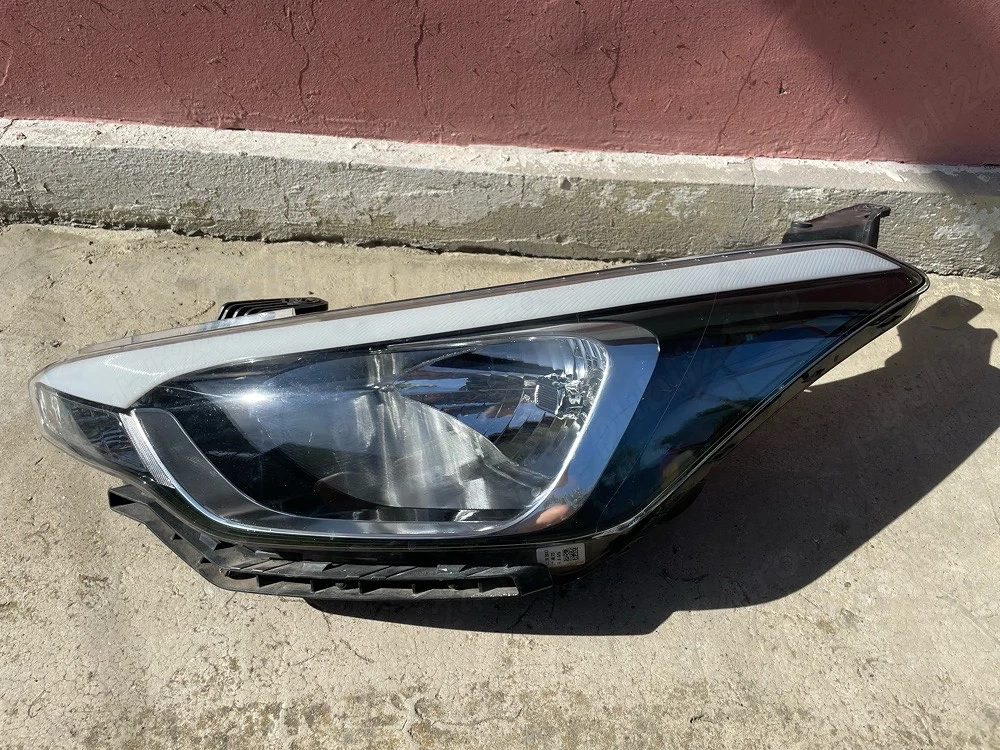 far stanga hyundai i20