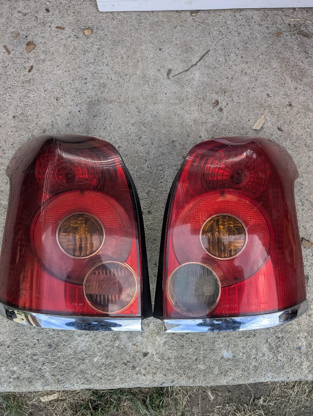 stop lampa tripla toyota avensis