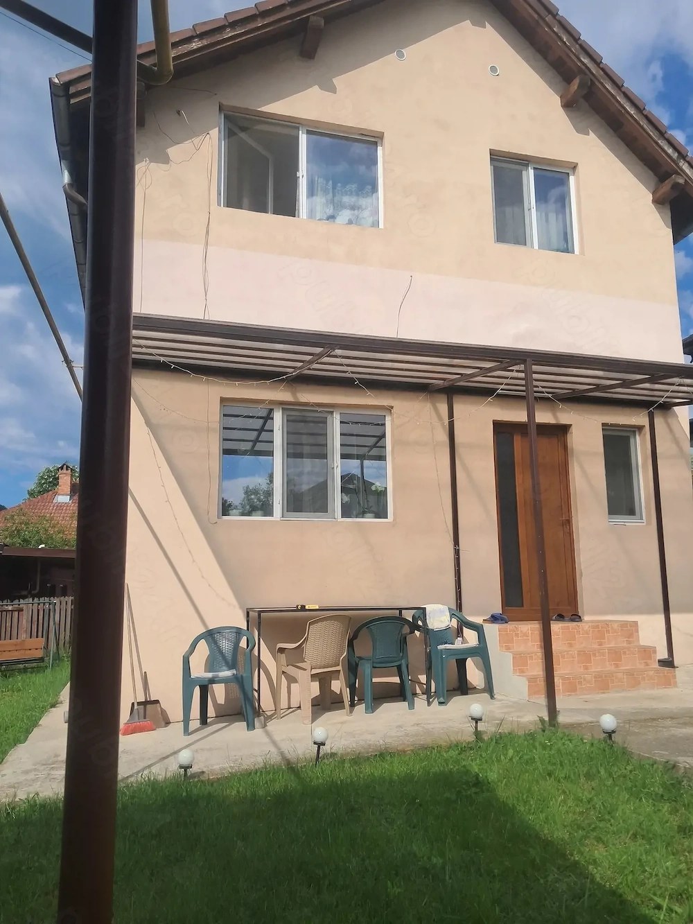 Casa de vanzare la 7 km de Ramnicu Valcea