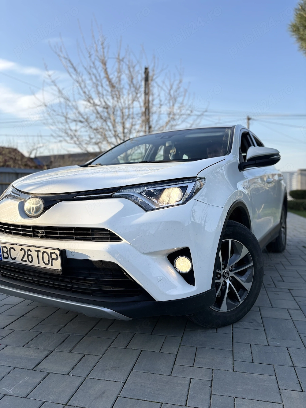 Vând Toyota RAV 4 hibrid 
