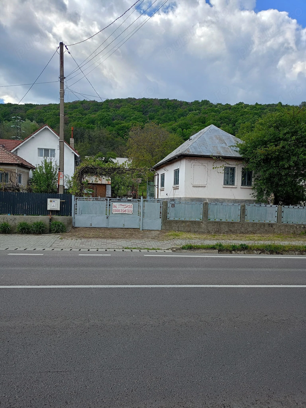 De vînzare casa cu teren in com.Bujoreni 