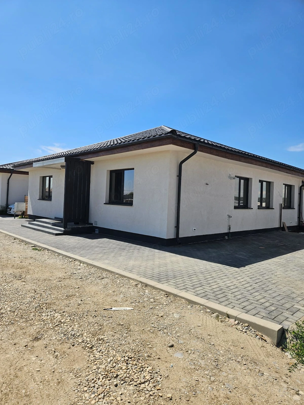 Casa noua cu 4 camere de vanzare