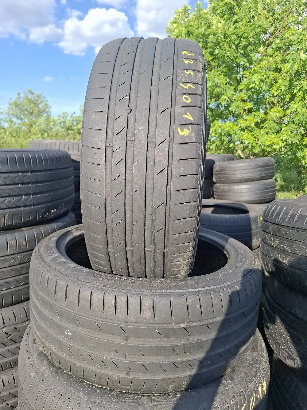 vand 2 anvelope 235 40 19 kumho de vara bune dot 2022