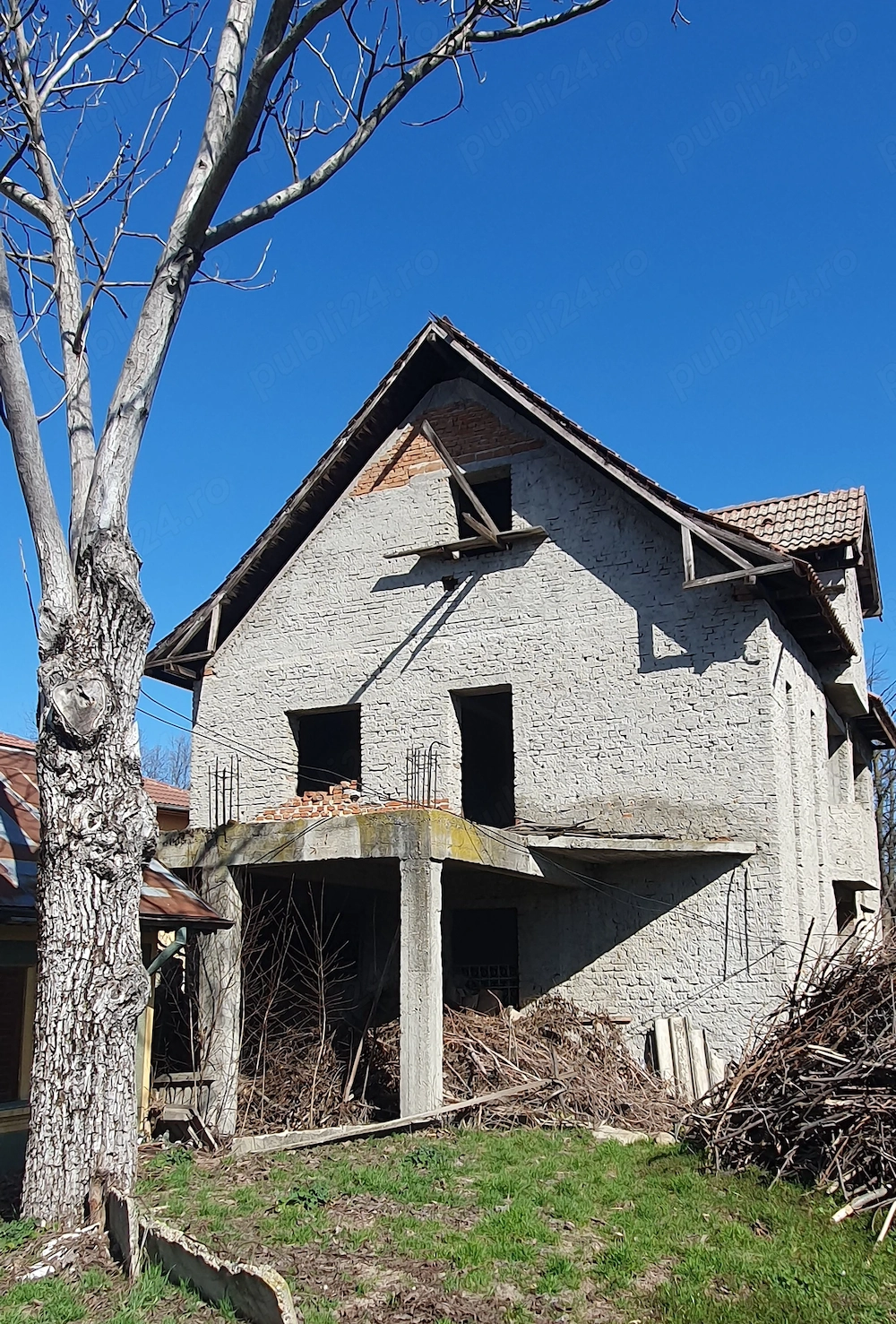 Constructie (la rosu)