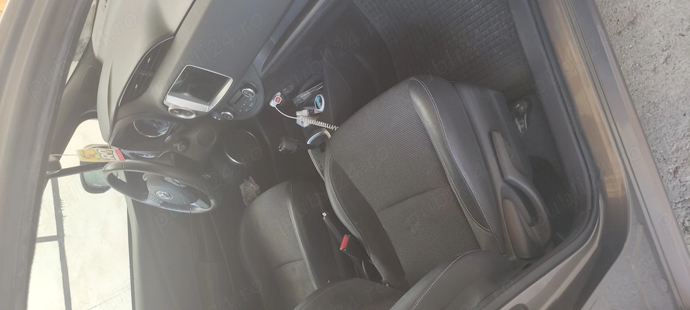 Toyota Yaris hibrid 