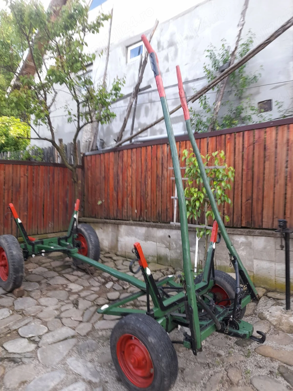 Vând căruță de un cal